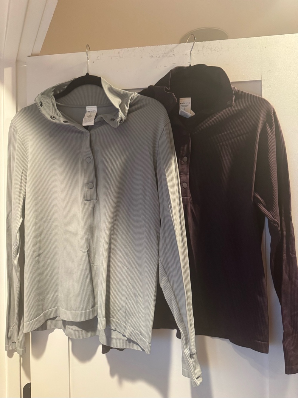 Athleta Long Sleeve Ribbed Henley Top - Light Grey and maroon size XL